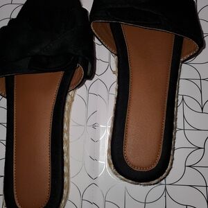 Black Women’s Slide Sandals with Knotted Upper